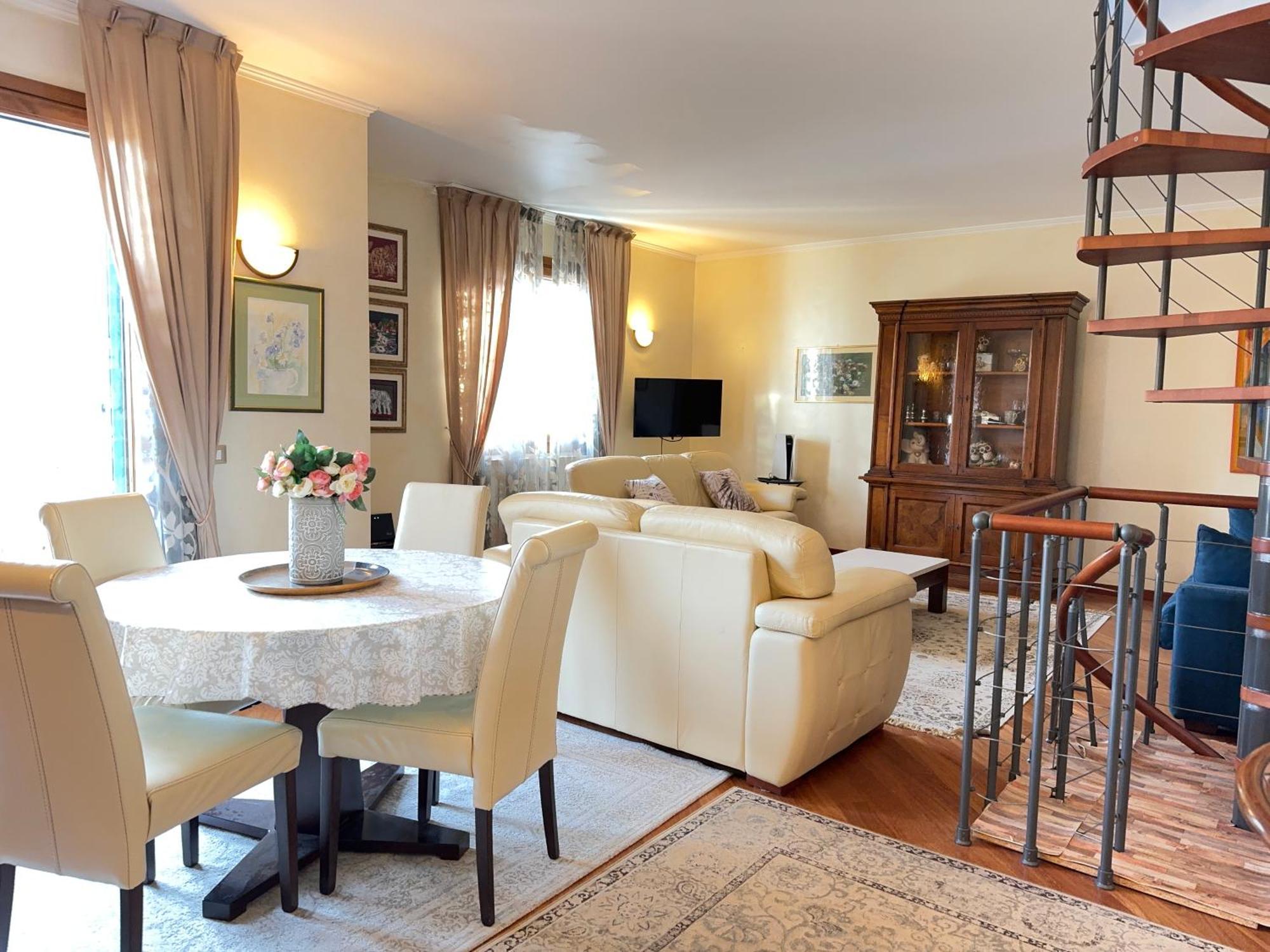 Villa Casa Perfetta Per Grandi Famiglie, Con Jacuzzi à Bevera  Extérieur photo