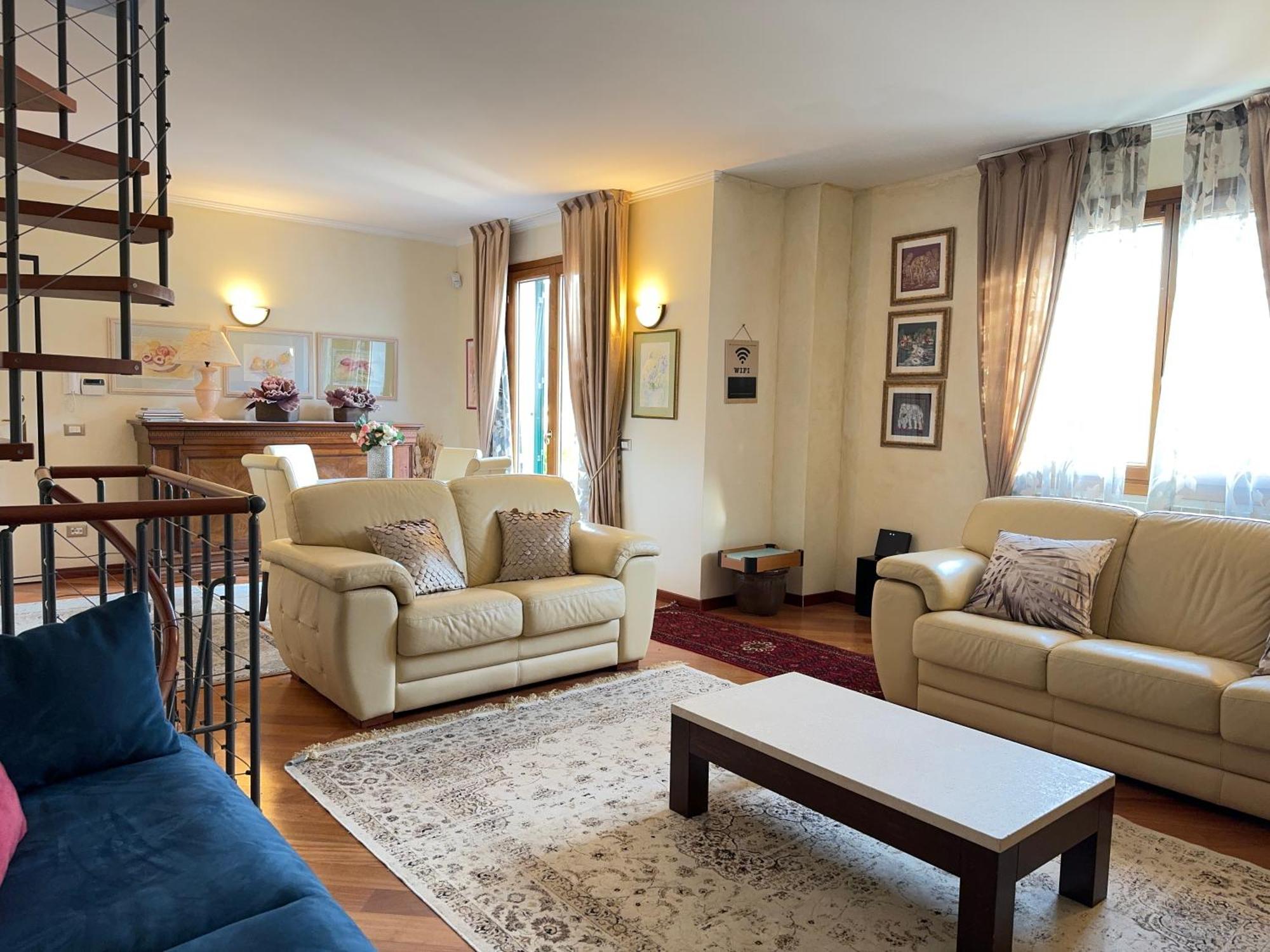 Villa Casa Perfetta Per Grandi Famiglie, Con Jacuzzi à Bevera  Extérieur photo